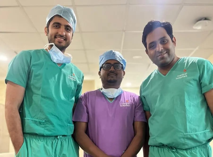 Dr. Dipen Ariwala with orthopaedic colleagues during his fellowship at Manipal Hospitals